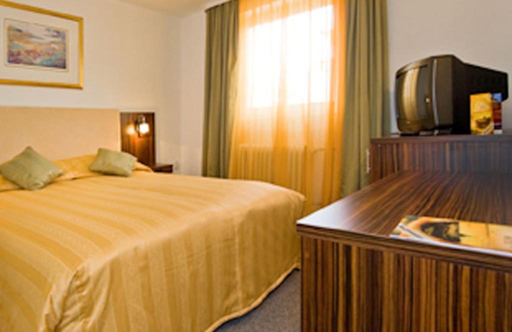 Hotel Rex Сигишоара Номер фото